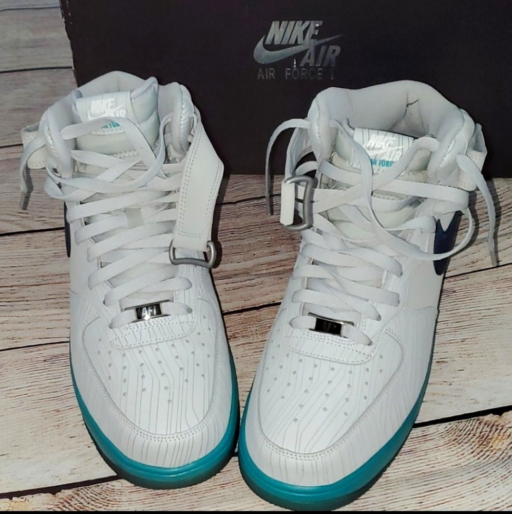 10.5 Lunar Air Force 1's